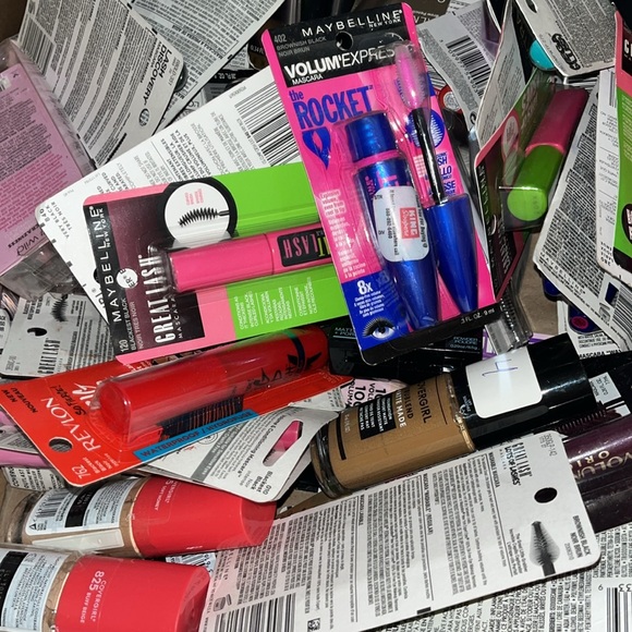 20 qty wholesale Makeup L’Oréal Revlon Elf Lips skincare cosmetics LOT Bulk New - Picture 8 of 14